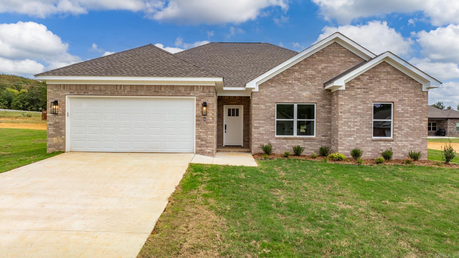 Oaks Ln, Greenbrier, AR 72058