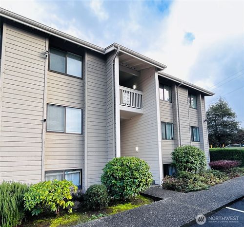 f-27-1327 S Puget Drive, Renton, WA, 98055 | Card Image