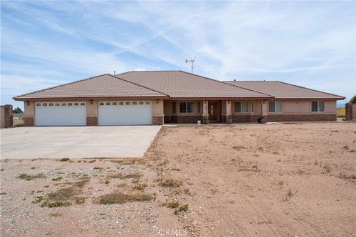 8465 Cedar Ct, Phelan, CA, 92371-6203 | Card Image