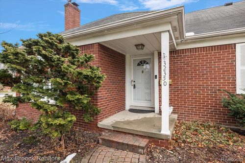 32350 Sheridan Dr, Beverly Hills, MI, 48025-4251 | Card Image