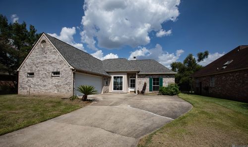 1335 Springlake Dr, Baton Rouge, LA, 70810-7069 | Card Image