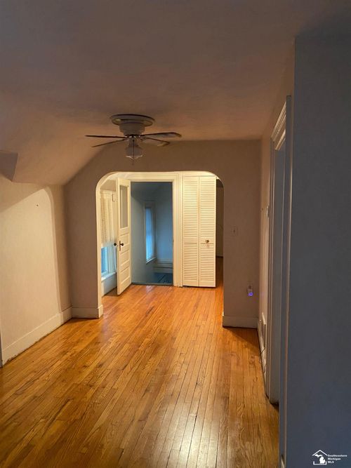 19 Scott St, Monroe, MI, 48161-2126 | Card Image