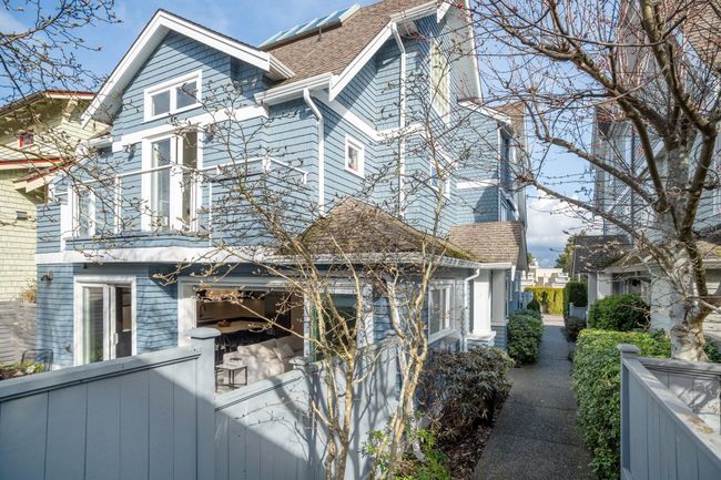 2616 Point Grey Road, Home with 3 bedrooms, 3 bathrooms and 1 parking in Vancouver BC | Image 3