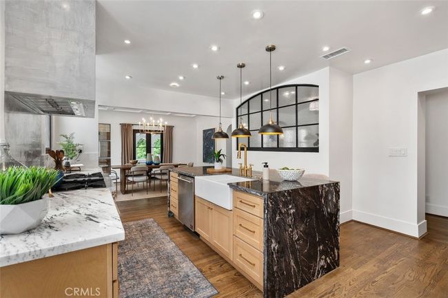 TOP FLOOR KITCHEN | Image 31