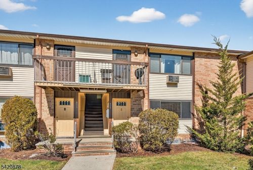 810 Cricket Ln, Woodbridge, NJ, 07095-1567 | Card Image