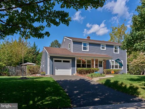 569 Maple Ave, DOYLESTOWN, PA, 18901-4452 | Card Image