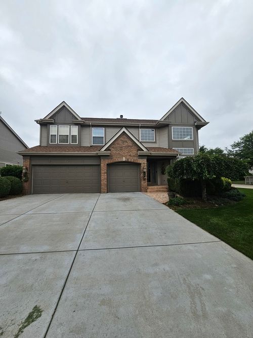 10 Montclair Dr, Cary, IL, 60013-1830 | Card Image
