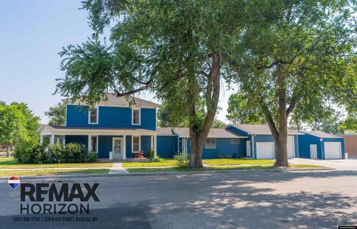 202 S 4th St, Douglas, WY, 82633-2528 | Card Image