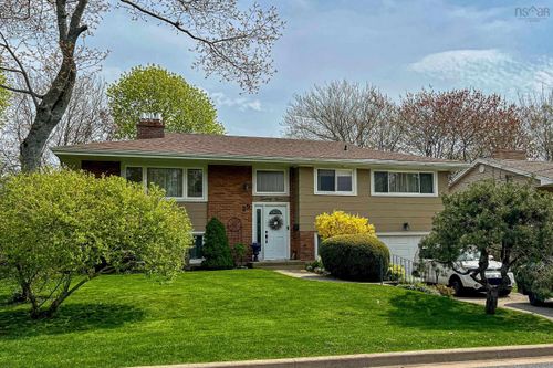 29 Landrace Cres, House with 4 bedrooms, 2 bathrooms and 2 parking in Dartmouth NS | Card Image