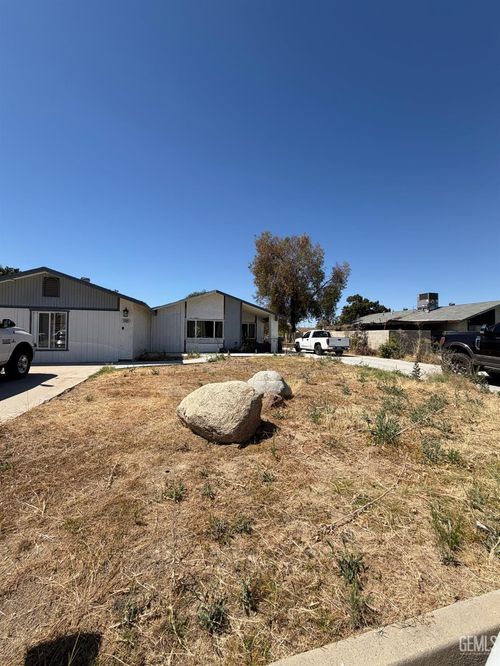 10601 Michele Ave, Bakersfield, CA, 93312-3198 | Card Image