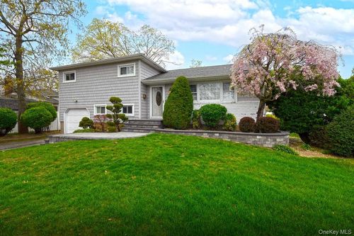 104 Charles St, Massapequa, NY, 11758-1605 | Card Image