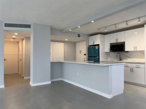 apt-521e-1300 Ne Miami Gardens Dr, Miami, FL, 33179-4782 | Card Image