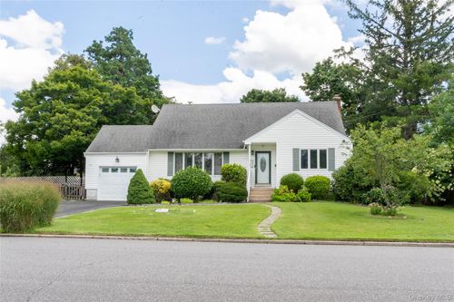127 Suffolk Ave, West Babylon, NY, 11704-2824 | Card Image