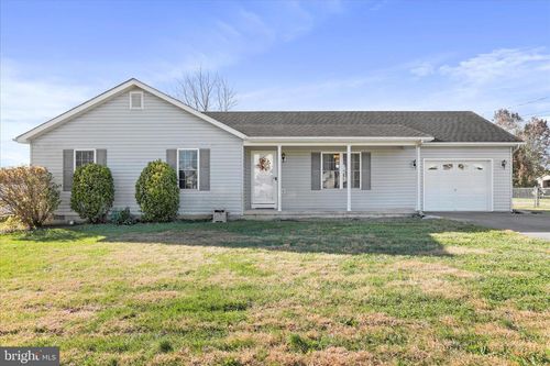 195 Isaac Dr, BUNKER HILL, WV, 25413-3542 | Card Image