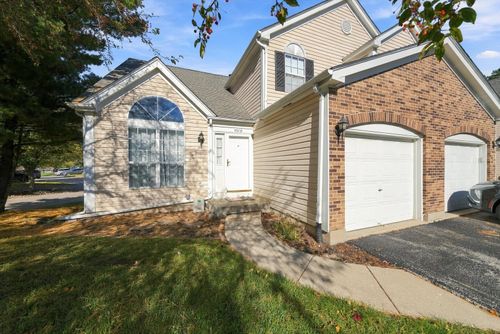 4310 Buckingham Dr, Gurnee, IL, 60031-6241 | Card Image