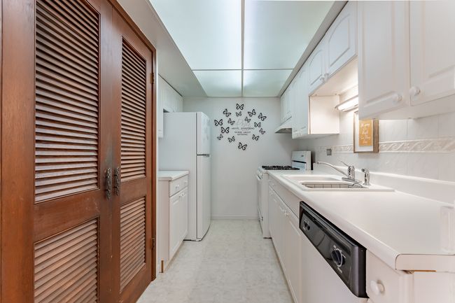 APT-203 - 1017 Burnham Ave, Home with 2 bedrooms, 1 bathrooms and 1 parking in Calumet City IL | Image 4