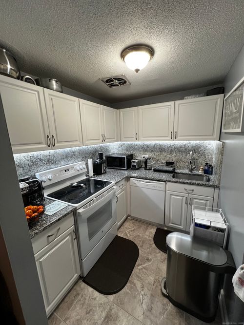 57 Burgundy Hill Ln, Middletown, CT, 06457-6335 | Card Image