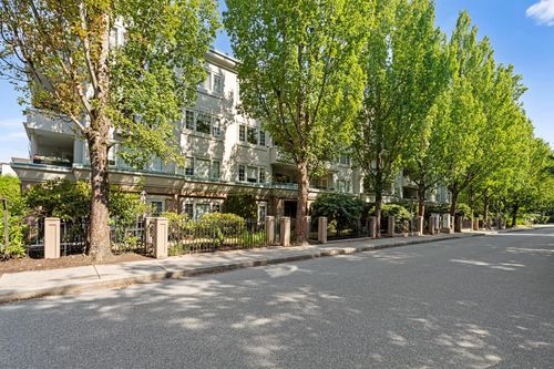 206-55 Blackberry Dr, New Westminster, BC, V3L5S7 | Card Image