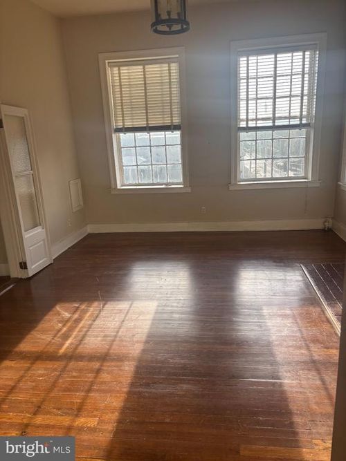4-4 W Cork St, WINCHESTER, VA, 22601-6027 | Card Image