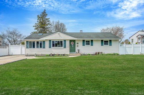 3114 Connecticut Ave, Medford, NY, 11763-1715 | Card Image