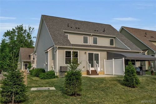 902 Carriage Ln, West Seneca, NY, 14224-2694 | Card Image