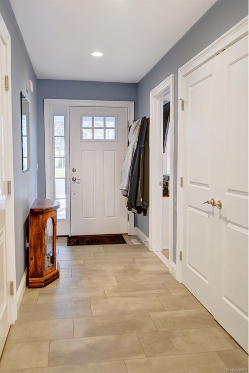 2 Spruce Pl, Bohemia, NY, 11716-2195 | Card Image