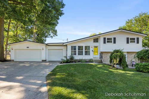 2334 Holliday Dr Sw, Wyoming, MI, 49519-4241 | Card Image