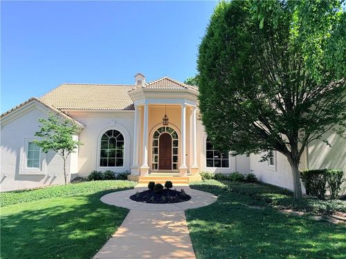 2705 W 112th St, Leawood, KS, 66211-3085 | Card Image