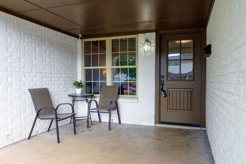2401 Ridgewood Dr, Moore, OK, 73160-4164 | Card Image