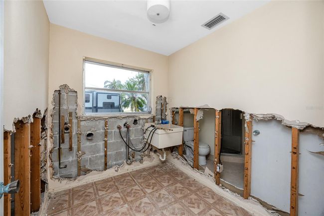 11465 7 Th St E, House other with 2 bedrooms, 2 bathrooms and null parking in Treasure Island FL | Image 32
