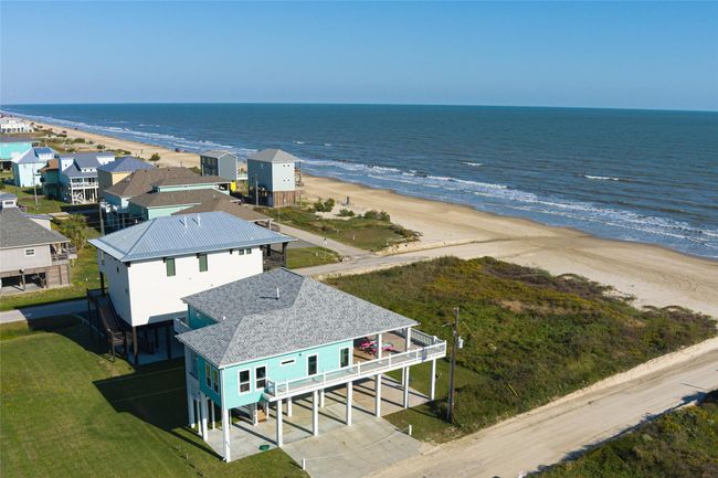 852 Lazy Ln, House other with 4 bedrooms, 3 bathrooms and 1 parking in Crystal Beach TX | Image 41