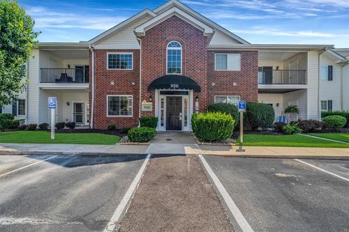 apt-201-950 Hidden Ridge Ct, South Park, PA, 15129-8998 | Card Image