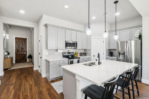 15302 Capri Ln, Selma, TX, 78154-3675 | Card Image