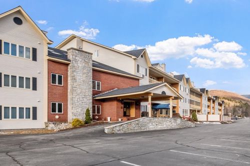 223-227 Main St, Lincoln, NH, 03251 | Card Image