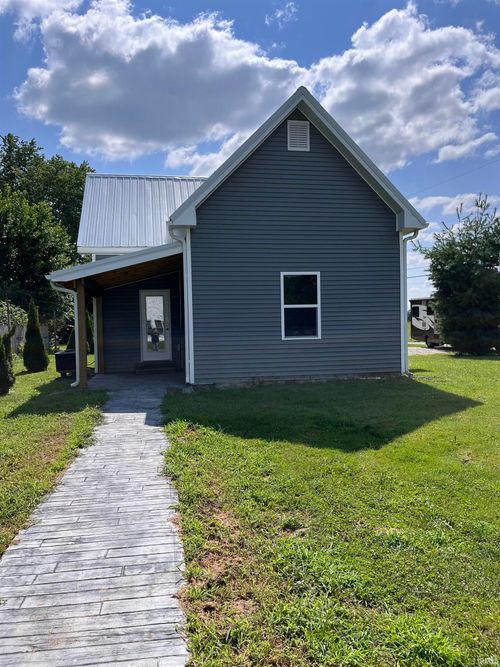 108 N Carter St, Colfax, IN, 46035-9147 | Card Image