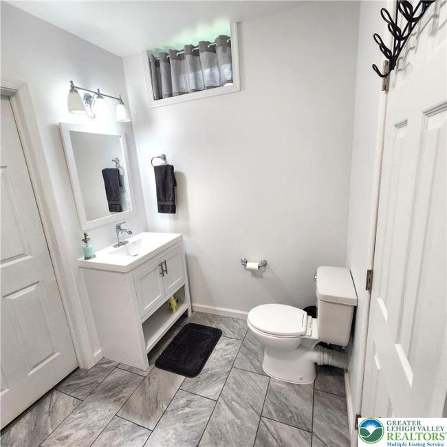 BASEMENT BATH 1 | Image 19