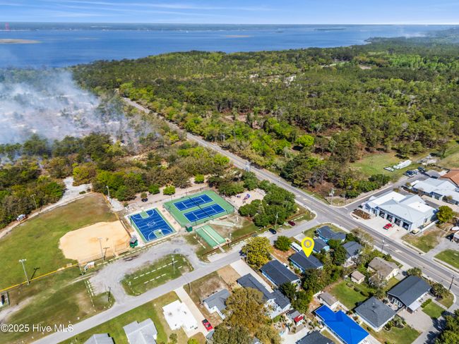109 S Seventh Ave, House other with 2 bedrooms, 2 bathrooms and null parking in Kure Beach NC | Image 5