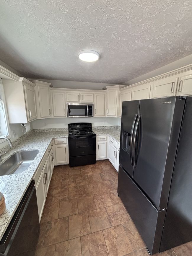 1041 Freedom Dr, House other with 4 bedrooms, 3 bathrooms and 2 parking in Clarksville TN | Image 6