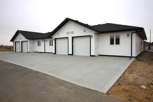 6103 Valleyview Dr, Home with 2 bedrooms, 2 bathrooms and 3 parking in Camrose AB | Image 22