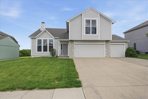 1536 Se 11th St, Lee's Summit, MO, 64081-3137 | Card Image