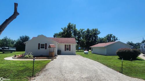 104 Granite St, Marshalltown, IA, 50158-9660 | Card Image