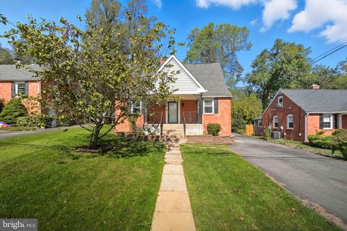 6812 Chestnut Ave, FALLS CHURCH, VA, 22042-1905 | Card Image