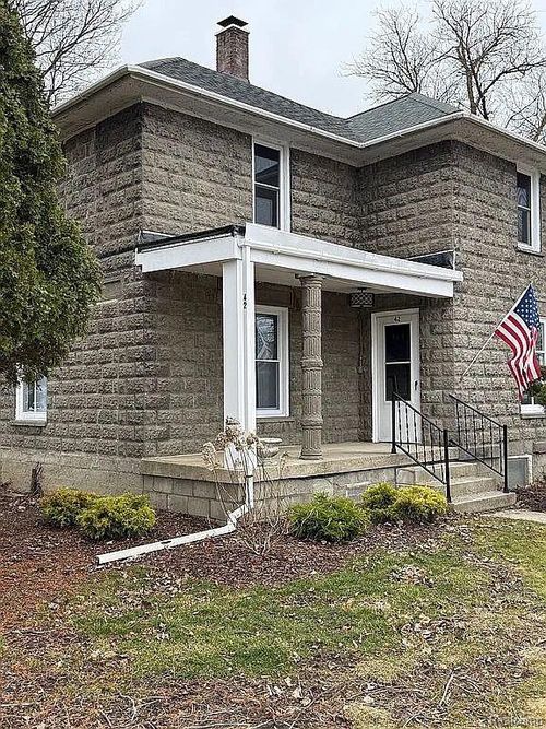 42 S Main St, Elkton, MI, 48731-9700 | Card Image