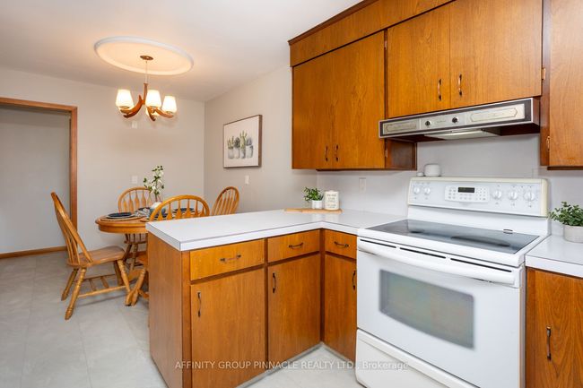 44 St David St, House other with 5 bedrooms, 2 bathrooms and 4 parking in Lindsay ON | Image 9