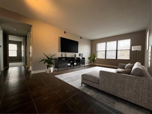 apt-302-445 9th St, Kansas City, MO, 64105-1483 | Card Image