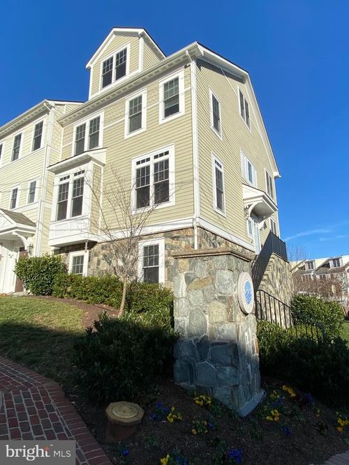 124 Mount High St, OCCOQUAN, VA, 22125-7740 | Card Image