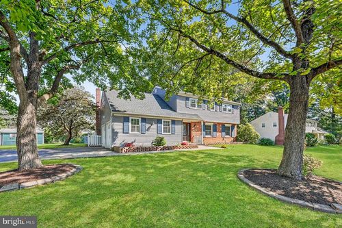 202 Garnet Ln, WALLINGFORD, PA, 19086-6833 | Card Image