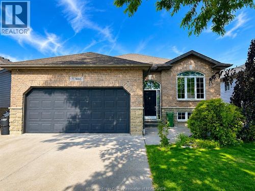 4665 Fontana Ave, Windsor, ON, N9G3E1 | Card Image
