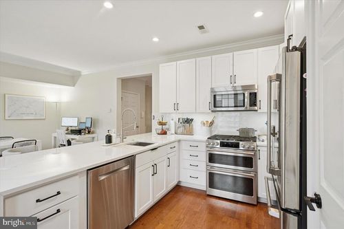 610 Captains Way, PHILADELPHIA, PA, 19146-5243 | Card Image