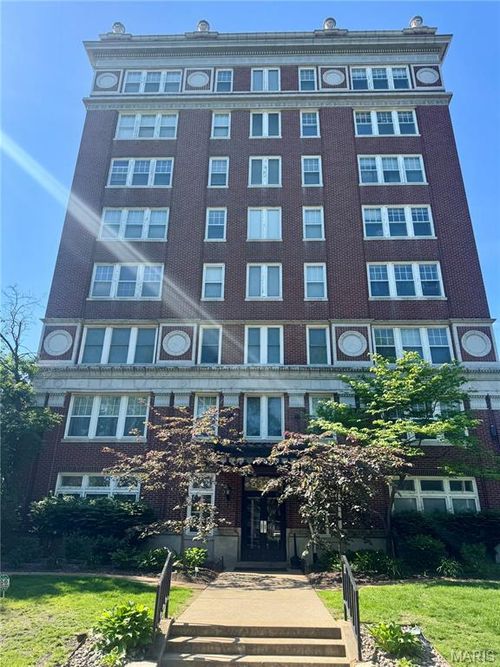 304-5330 Pershing Ave, Saint Louis, MO, 63112-1743 | Card Image